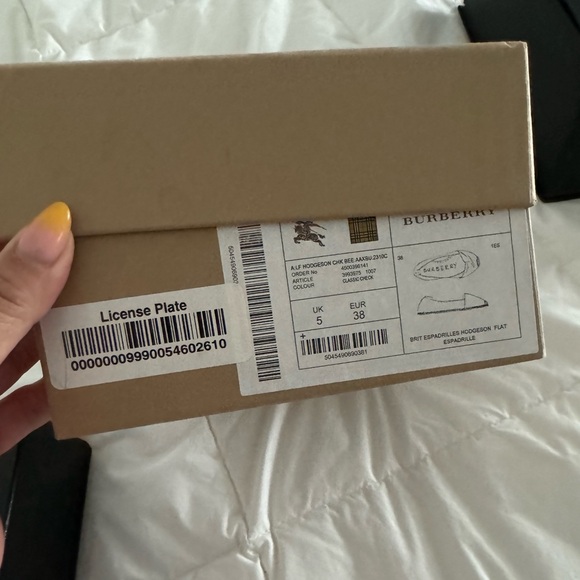 Burberry espadrilles size 38, used only once. Comes with boxes - Picture 4 of 8